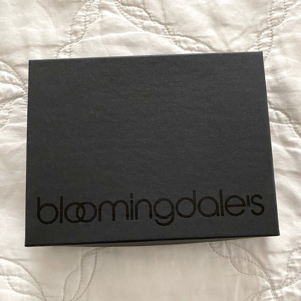 BLOOMINGDALES gift box